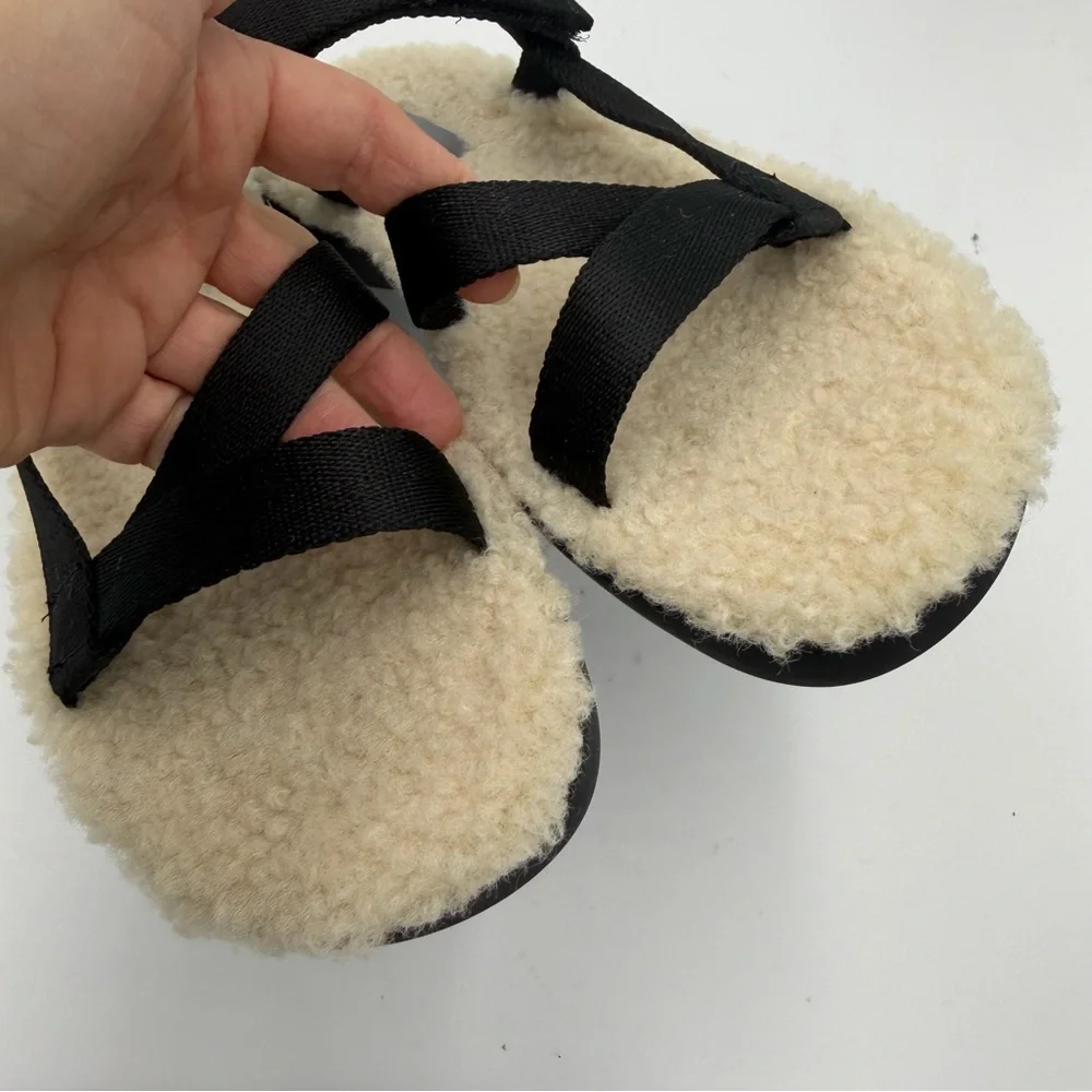 NEW Everlane Black ReNew Teddy Faux Fur Sport Sandal in Size 9